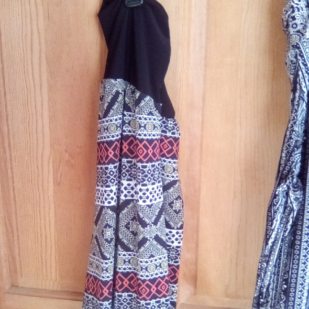 Stylish Black and Red Patterned Women's Leggings